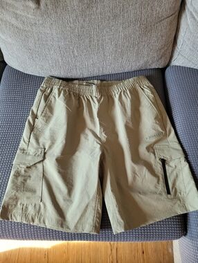 Hurley Men's Tan Cargo Shorts with Zipper Pocket